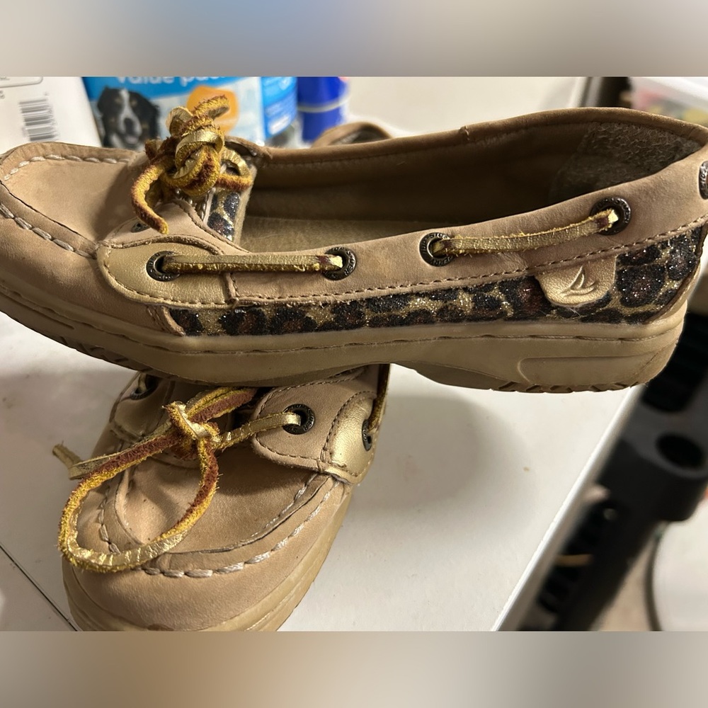 Girls angelfish Sperrys